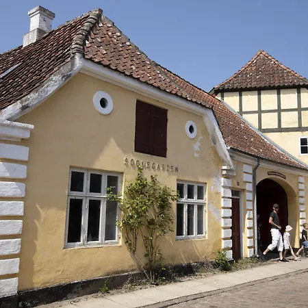 Postgaarden I فندق Mariager